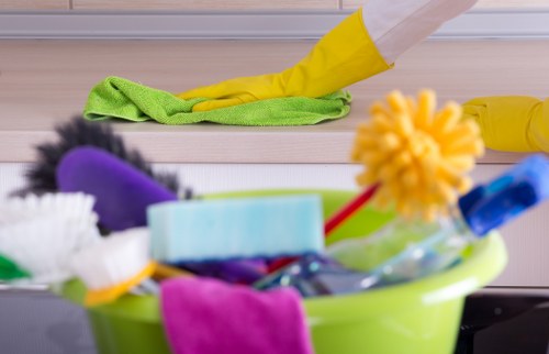 Professional move out cleaning in a Balham flat with detailed kitchen and room cleaning